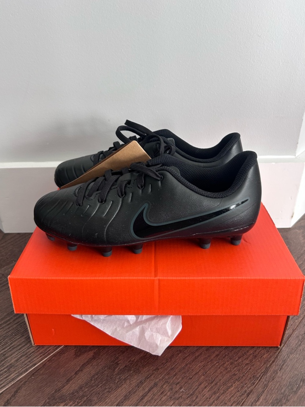 NEW Nike Size 2 Boy's Jr Legend 10 Club Soccer Cleats